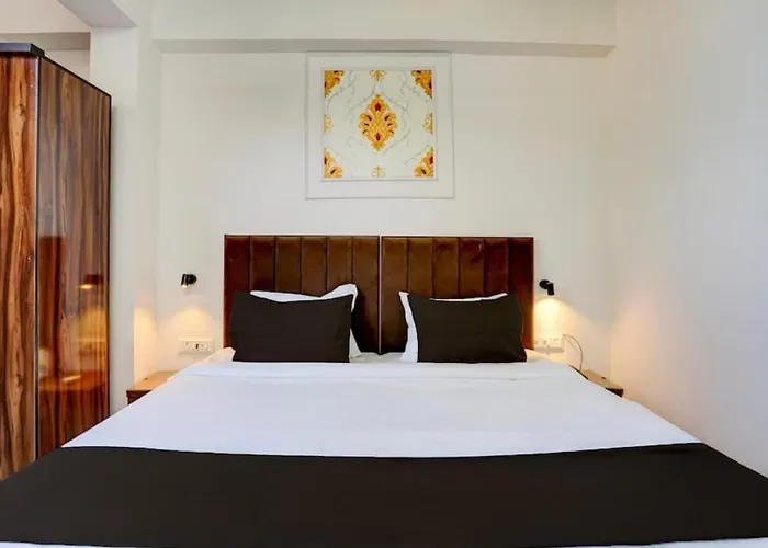 Hotel Vijai Square
