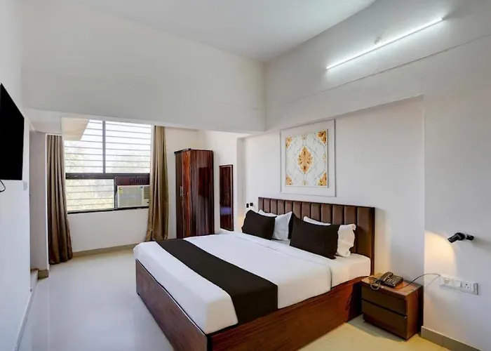 Hotel Vijai Square